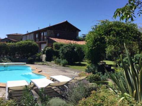 Loft Atypique Bed & Breakfast Villeneuve-de-Riviere Luaran gambar