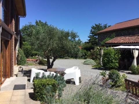 Loft Atypique Bed & Breakfast Villeneuve-de-Riviere Luaran gambar