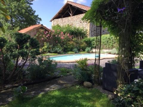 Loft Atypique Bed & Breakfast Villeneuve-de-Riviere Luaran gambar