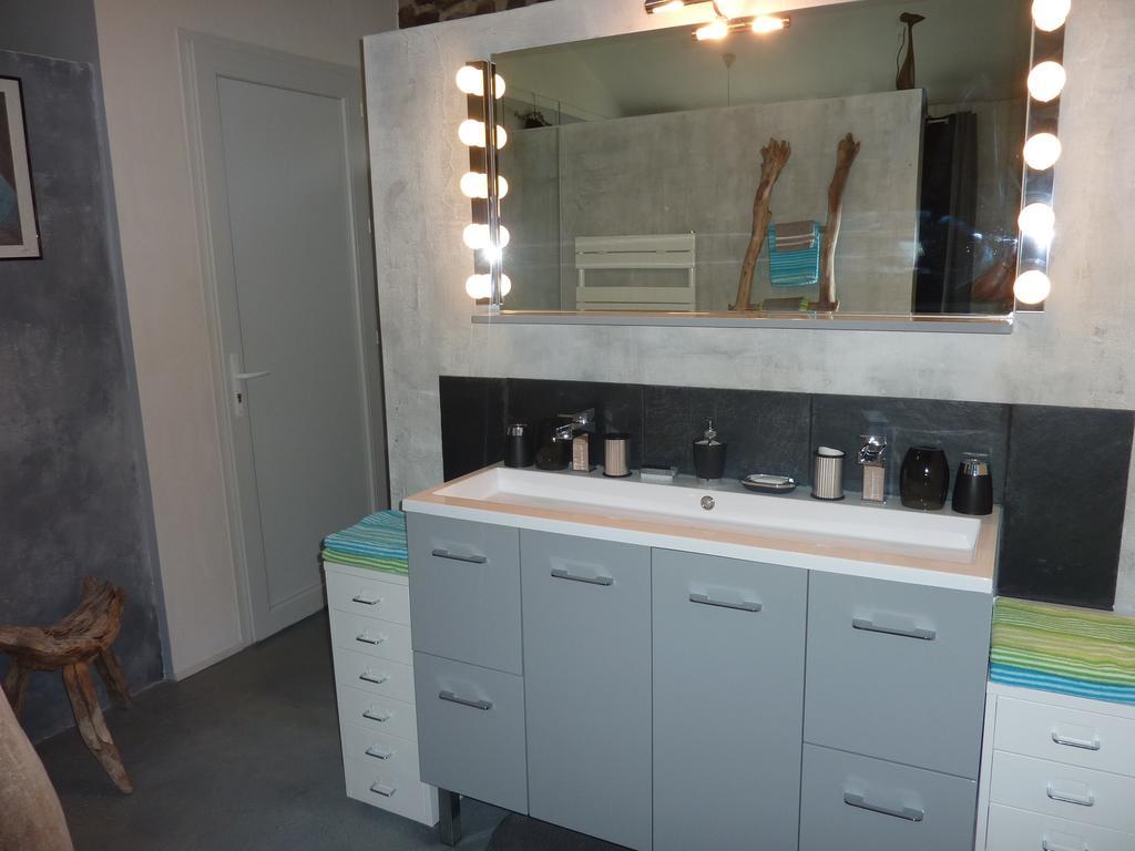 Loft Atypique Bed & Breakfast Villeneuve-de-Riviere Luaran gambar